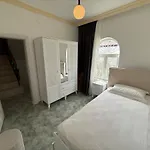 Mete 3 Icmeler Daily Weekly Villa